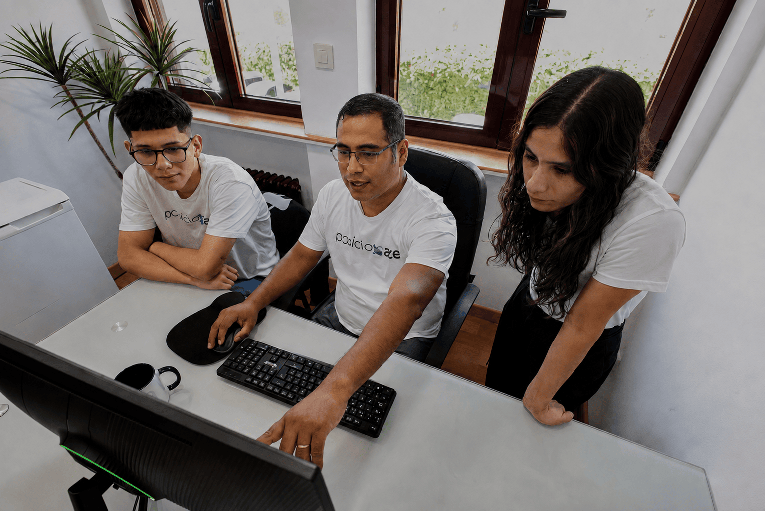 El equipo de Posicionaze trabajando en un proyecto de posicionamiento digital
